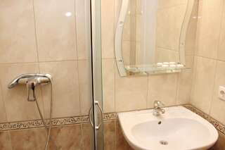 Мини-отель FreeDom Каменец-Подольский Трехместный номер-1