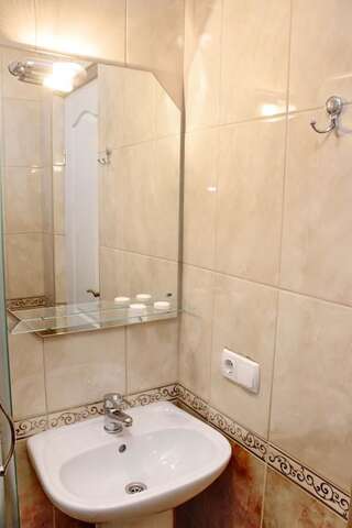 Мини-отель FreeDom Каменец-Подольский Трехместный номер-3